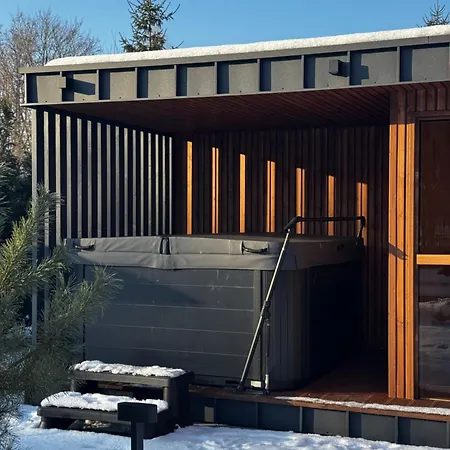 וילה Checz - Nad Jeziorem Karsinskim סבורנגאצ'יה